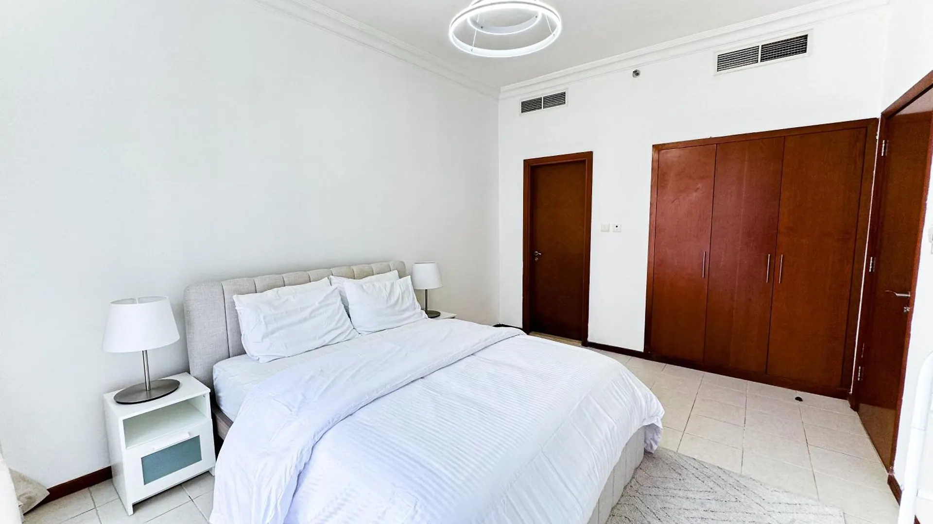 Jumeriah Lake Tower Dubai Apartment